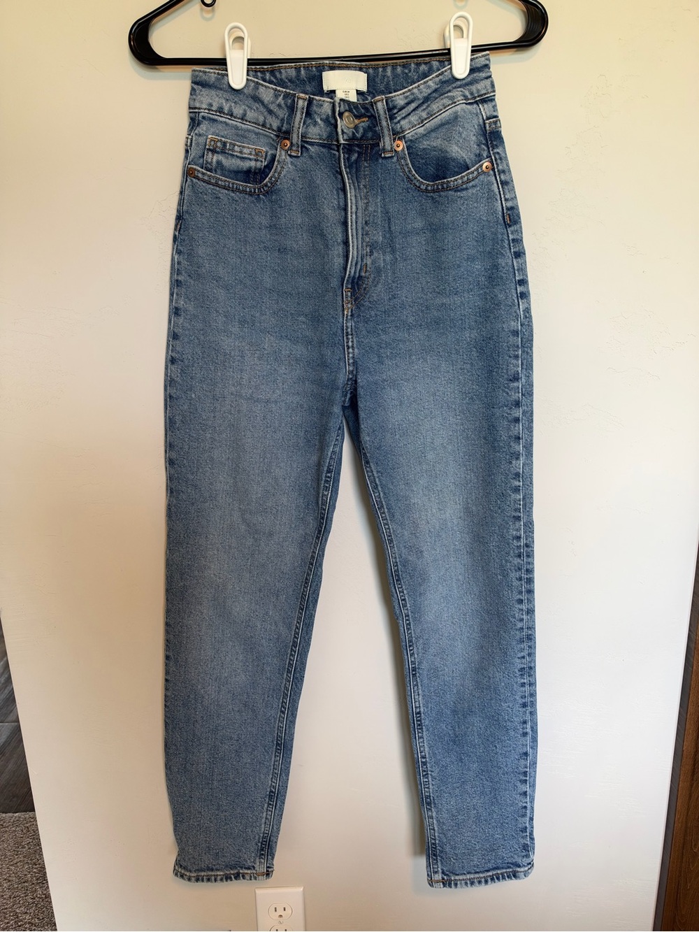 H&M Women's Light Blue High-Rise Jeans Size 2